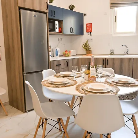 Well Located Modern Balluta Bay - Happy Daire