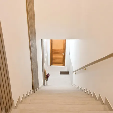 Well Located Modern Balluta Bay - Happy Daire